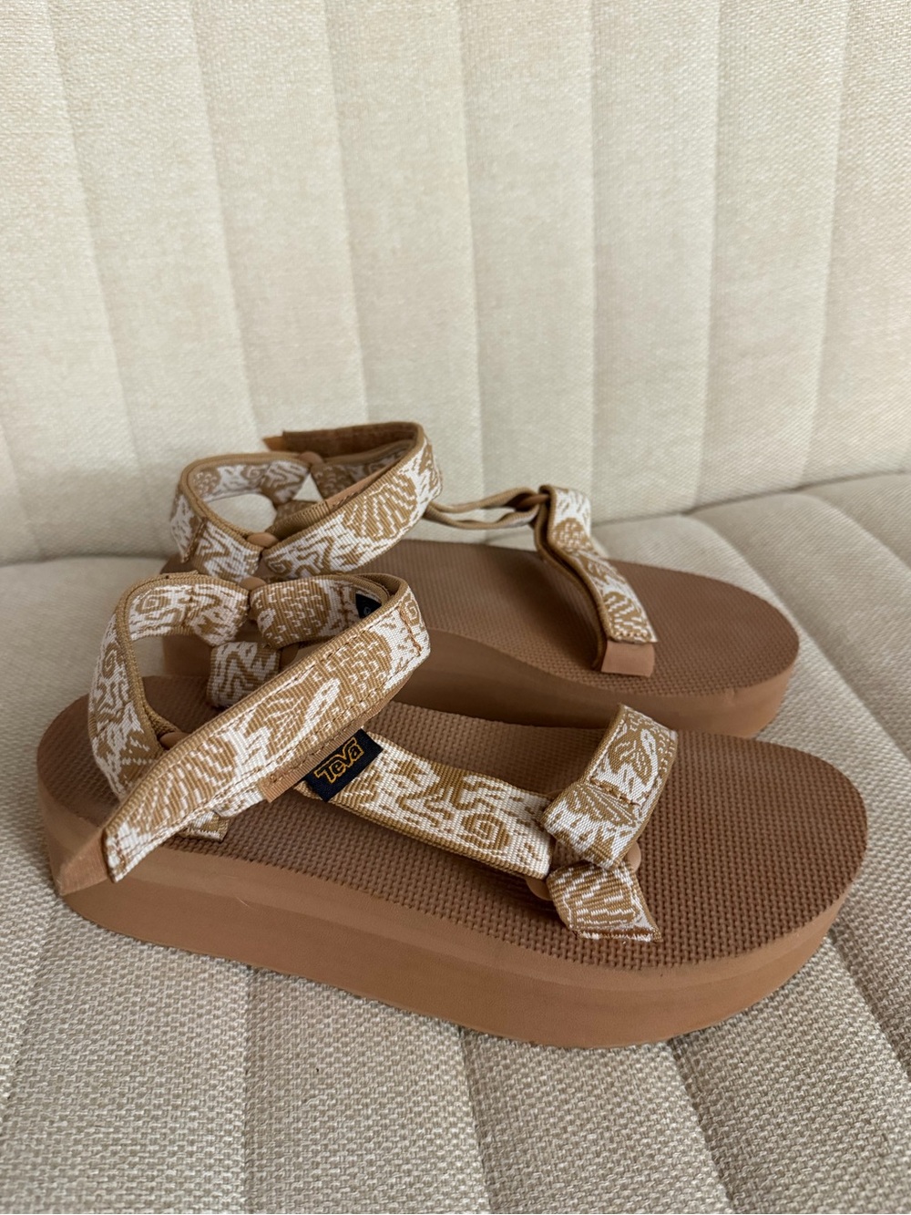 Teva Women's Flatform Universal in Taupe
